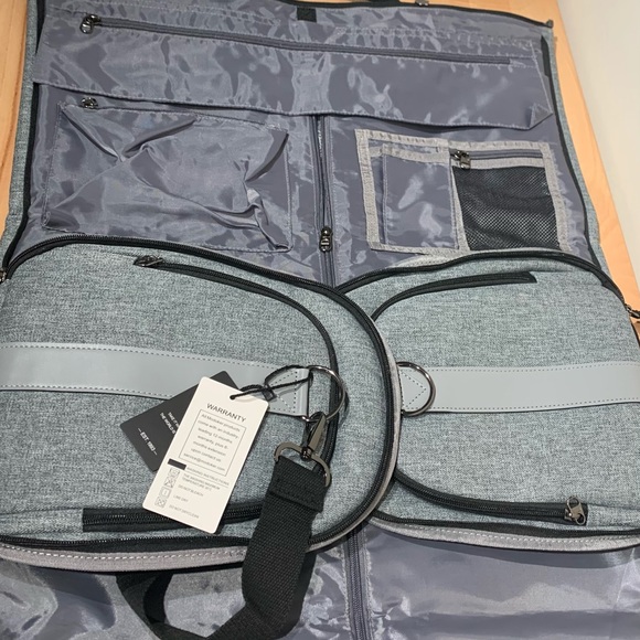 Detroit Red Wings Modoker Convertible Garment Bag - Picture 3 of 4